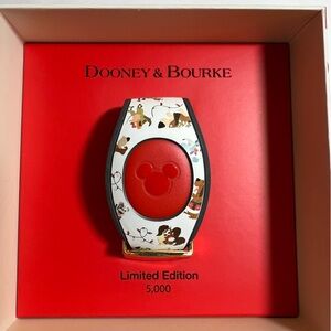 Disney Limited Edition Merry Tails Dooney and Bourke Magic Band 2, new, unlinked